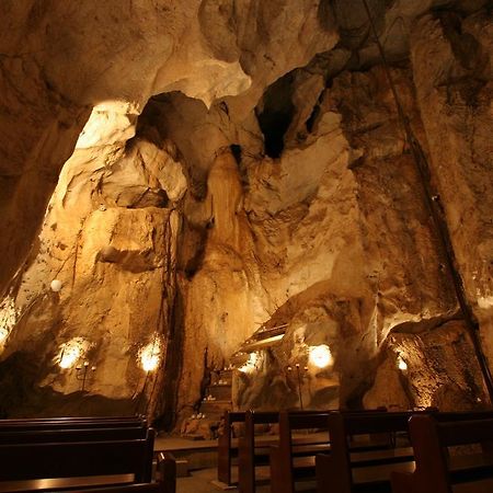 Hotel Capricorn Caves Rockhampton Exterior foto